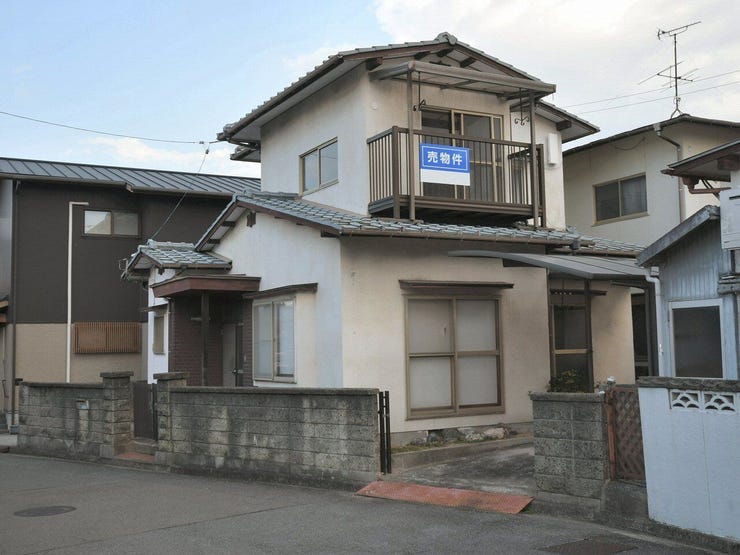 外観を南西側より撮影