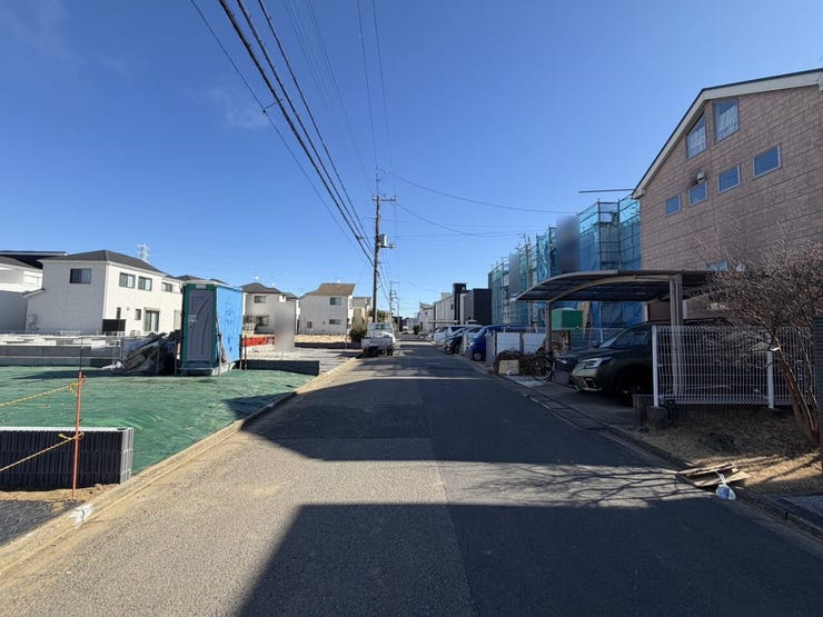 前面道路が広いので駐車もラクラク♪