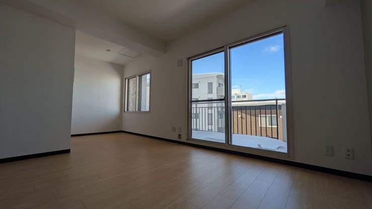 光と風を感じられる、バルコニー隣接のリビング