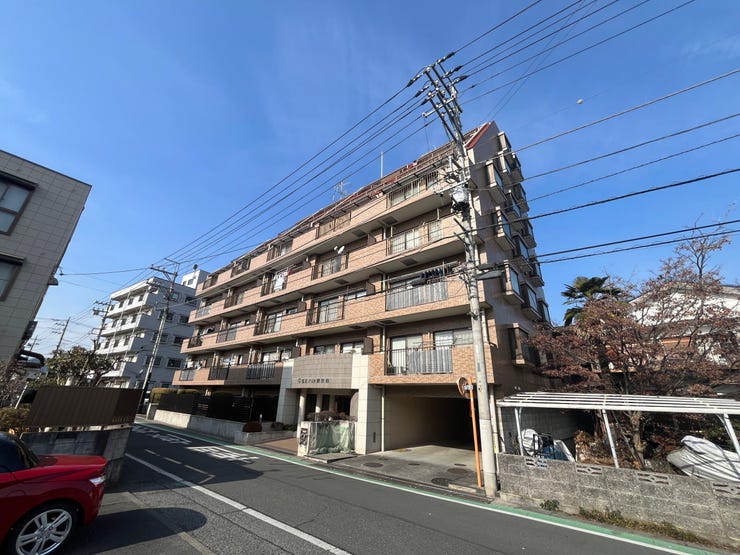 【外観】
空と街並みが日常の風景に。2面採光が創り出す、光溢れる高層階ライフ。
夏場には、ベランダから花火も見れます!!