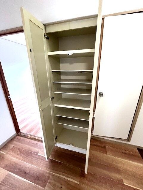 玄関部分に収納スペース!下足入や、収納スペースとして利用可です♪