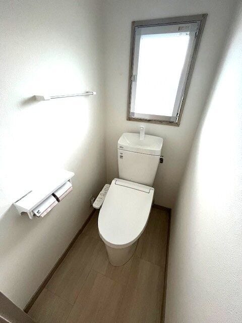 窓付で自然換気も可能!
温水洗浄便座付!