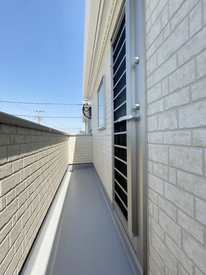 北側のバルコニーは北西の部屋から出入りできます
