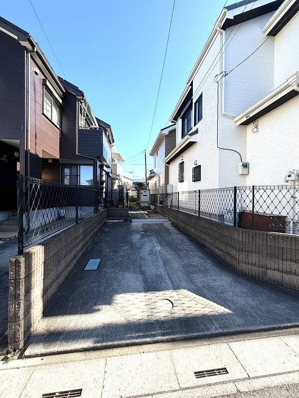 ◇現地見学会開催中◇
平日や仕事終わりの夜でも「今日見てみたい!」そんなときでもOK♪
お電話1本でスタッフがすぐに駆けつけます!
048-762-8871こちらから