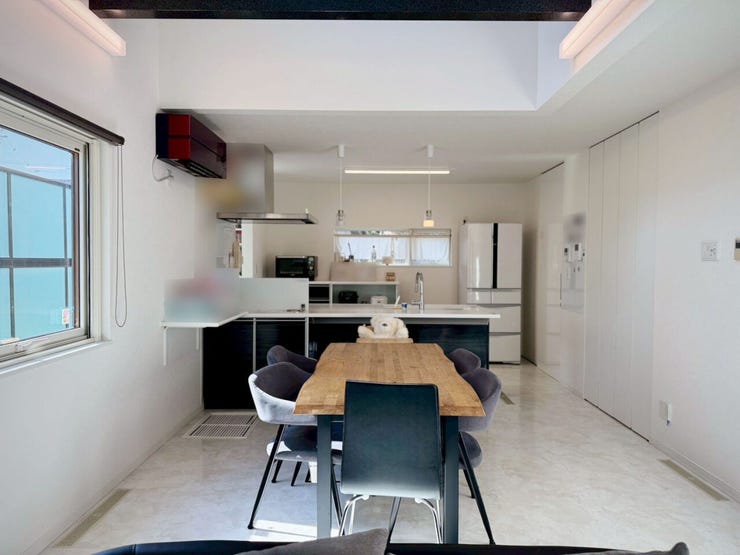 室内(2025年6月)撮影
◎現地案内予約受付中!◎
オープンキッチンはリビング・ダイニングと一体になり開放感が生まれるため、お部屋を広く感じることができます♪