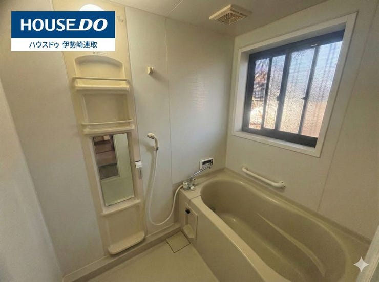 お風呂は癒しの空間♪
日々の疲れは、お湯に溶かしましょう!