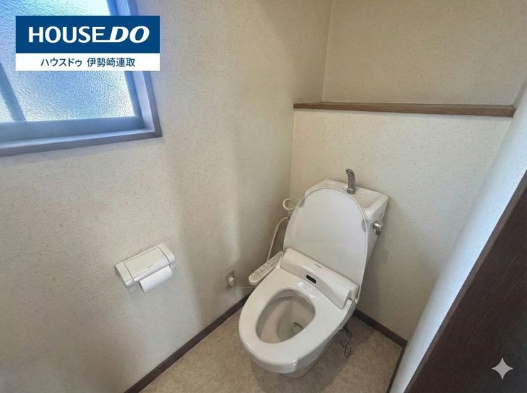 ついつい長居してしまうトイレ
日の入り方が絶妙で、考え事をするのにピッタリです!
長すぎるとご家族に心配されますので、要注意!