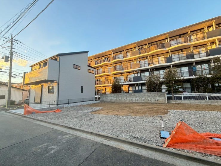 ◇現地見学会開催中◇
平日や仕事終わりの夜でも「今日見てみたい!」そんなときでもOK♪
お電話1本でスタッフがすぐに駆けつけます!