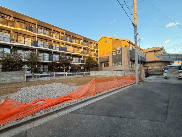 ◇売却査定相談◇
「急な転勤」「相続による売却」「金銭的な理由」など住まいの売却をそれぞれです。
仲介はもちろんのこと、弊社独自のネットワークで買取案件もご相談できます!