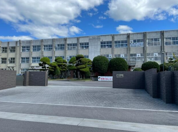 郡家小学校 距離:750m