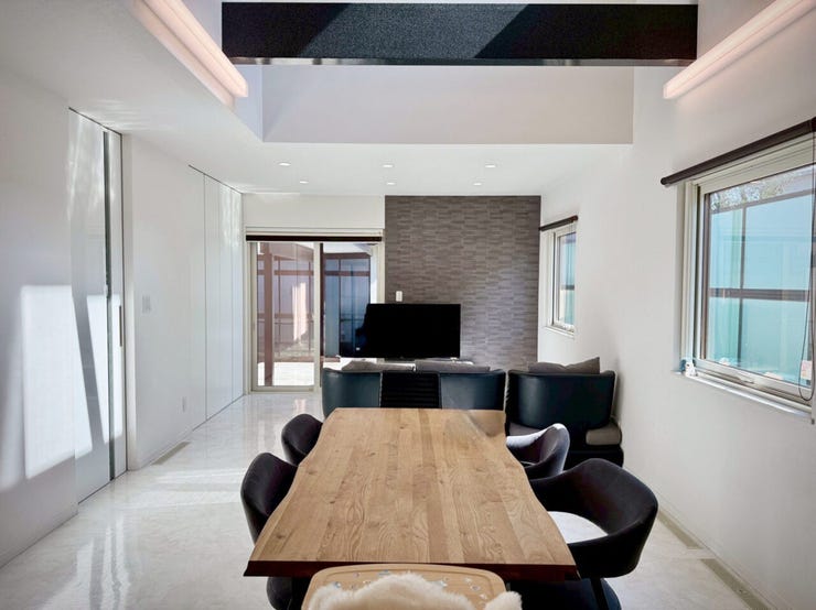 室内(2025年6月)撮影
◎現地案内予約受付中!◎
取っ手レスタイプのクローゼットは取っ手にぶつかったり、衣類がひっかかる心配がないため安心です♪