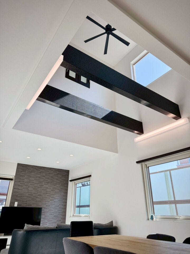 室内(2025年6月)撮影
◎現地案内予約受付中!◎
スタイリッシュなデザインが素敵な吹抜♪高窓からたっぷりと光が降り注ぎます!