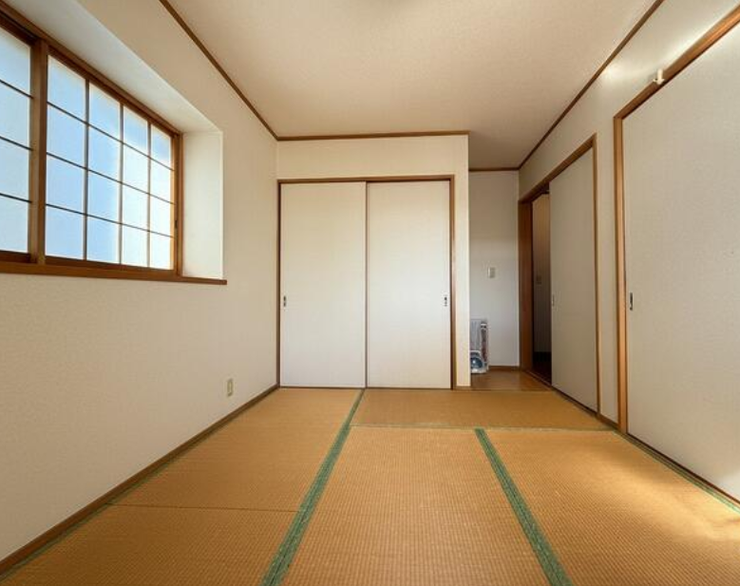 ◇売却査定相談◇
「急な転勤」「相続による売却」「金銭的な理由」など住まいの売却をそれぞれです。
仲介はもちろんのこと、弊社独自のネットワークで買取案件もご相談できます!