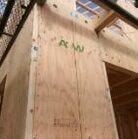 01.耐力壁/ベタ基礎工法
ベタ基礎は地面全体を基礎で覆うため、建物の加重を分散して地面に伝えることができ、不同沈下に対する耐久性や耐震性を向上することができます。