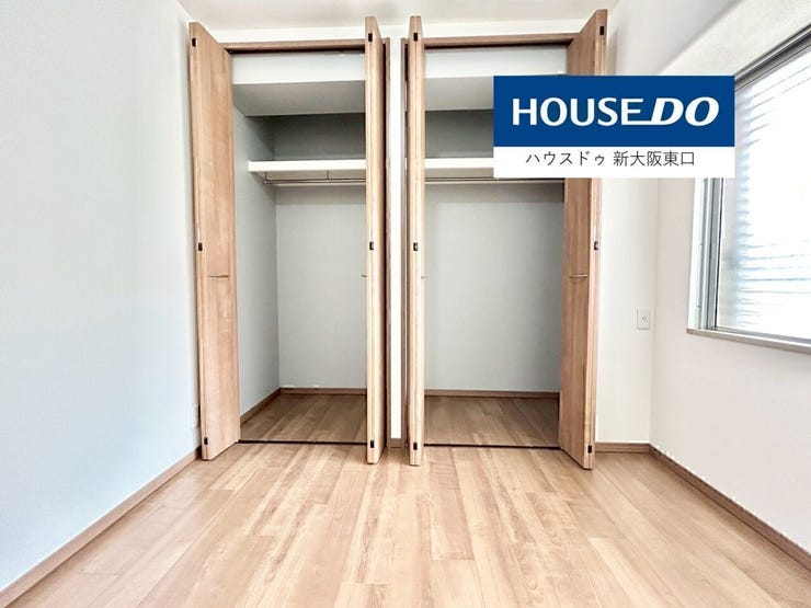 4.6帖の洋室で、北側と西側に窓がありクローゼットもあります。