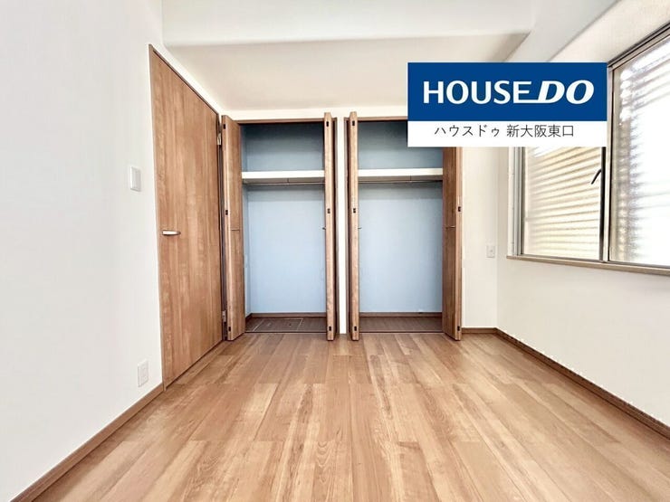 4.6帖の洋室で、北側と西側に窓がありクローゼットもあります。