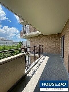 南東向きのL字バルコニーです。