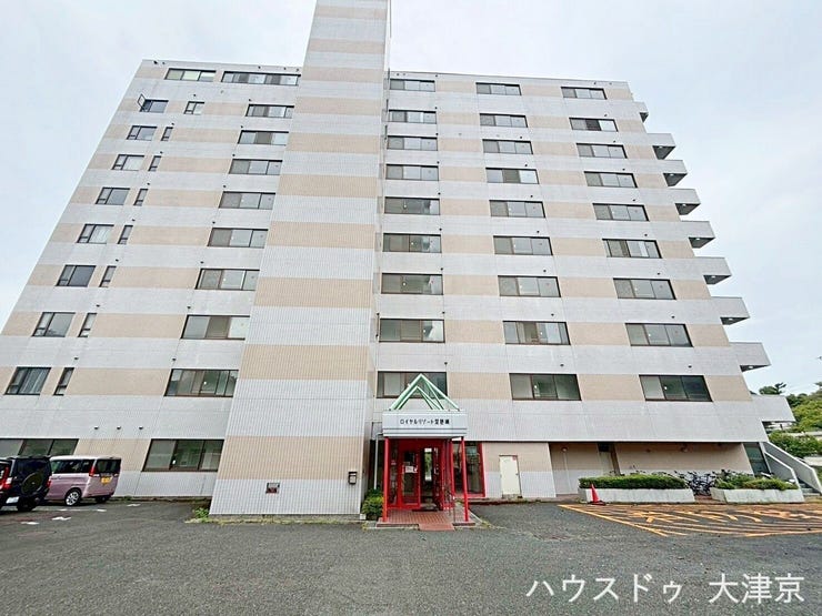 【外観】
清潔感あるタイル貼りの外観が魅力のマンション。堂々とした佇まいで安心感のある住まいです♪