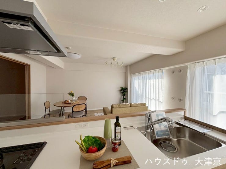 配膳しやすいカウンター設計。
できた料理をそのままカウンターに置けるため、ダイニングとの動線がとってもスムーズ!