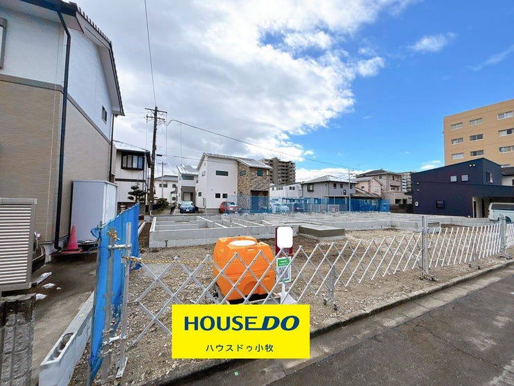 【外観】
並列駐車3台可能♪
長期優良住宅!