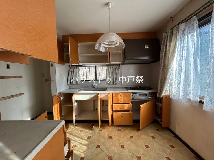 収納付きで使い勝手の良いキッチン