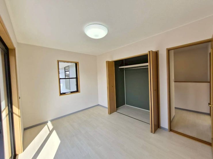 6畳の洋室にももちろんクローゼット付きです。