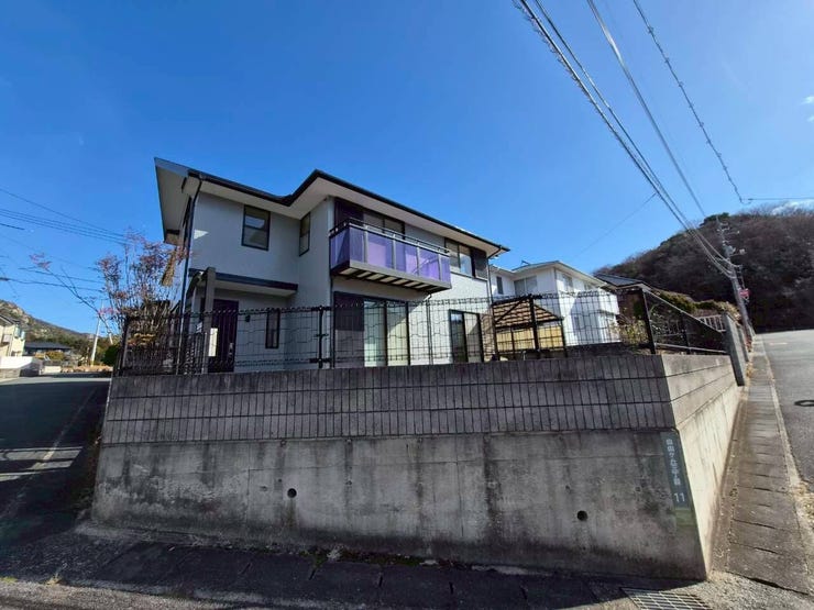 土地が少し高くなっているので家の前を通る人の視線も気になりません。