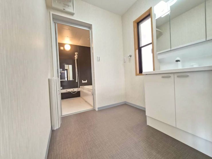 キッチンの横に洗面所があるので、動線もスムーズ!