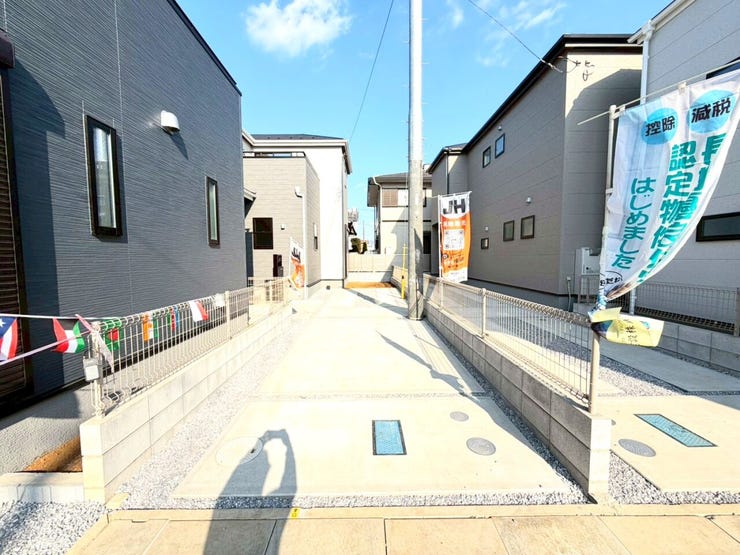 【Car Space】
駐車2台も無理なくできます!