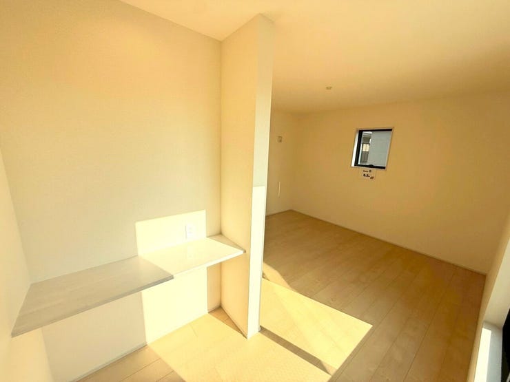 【Bed Room】
8.5帖の主寝室♪プライベート空間も大切に!