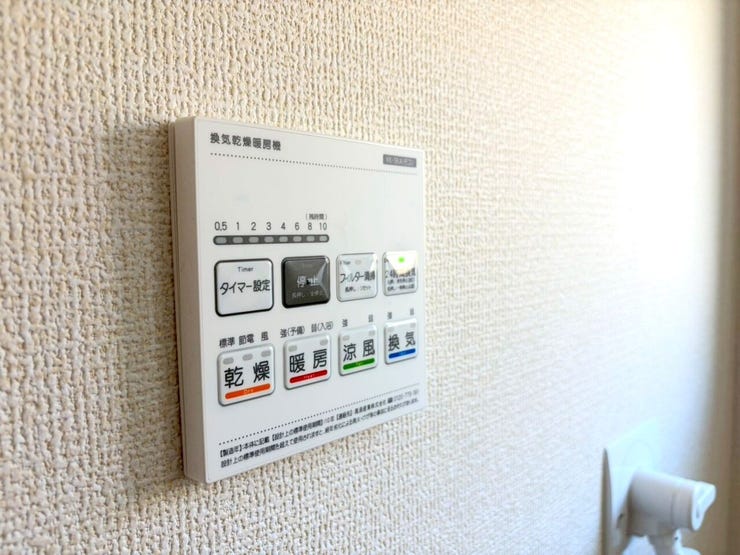 【Equipment】
換気乾燥暖房機付きで、雨の日の洗濯や冬場の寒さ対策も万全!