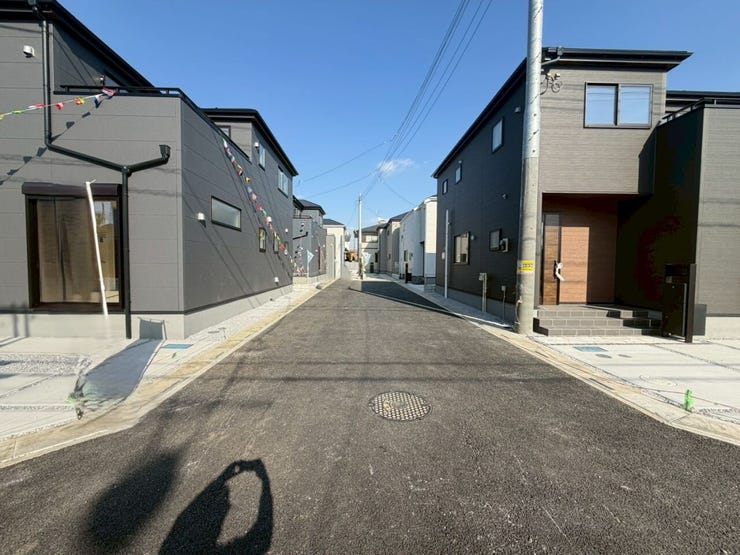 【道路幅員6M】
◇売却査定相談◇
「急な転勤」「相続による売却」「金銭的な理由」など住まいの売却をそれぞれです。
仲介はもちろんのこと、弊社独自のネットワークで買取案件もご相談できます!