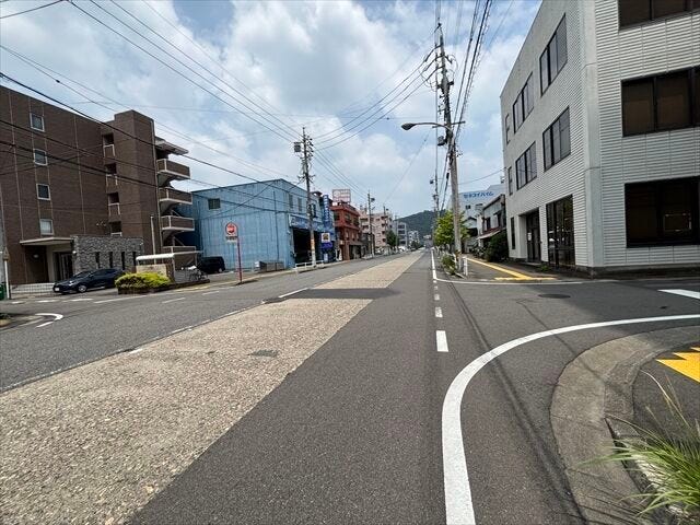【西側前面道路北向き】