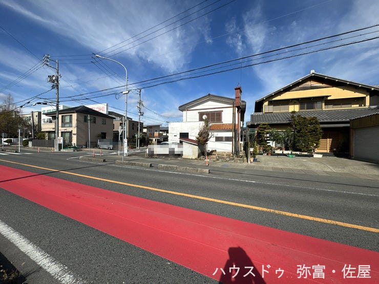 南側公道幅員約13.6m!