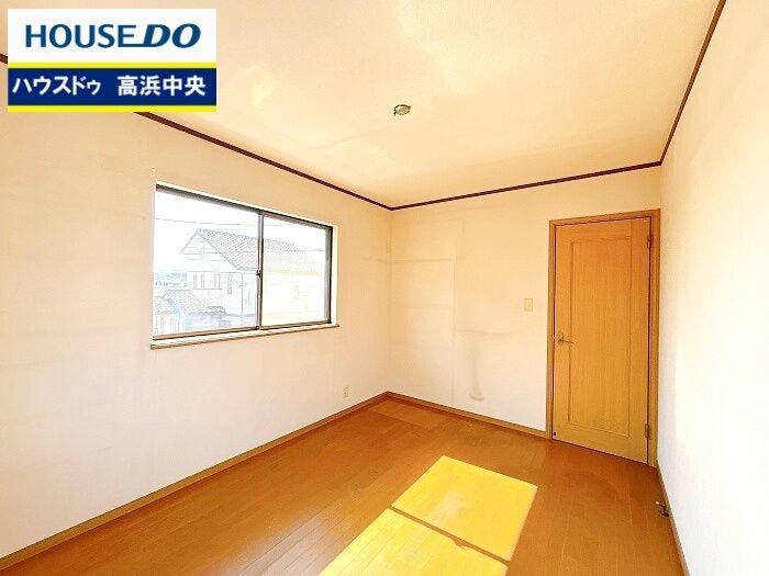 プライベート空間を自分好みに作るのも楽しみのひとつ☆しっかりと幅広のクローゼットも完備されていますので、季節物の収納にも便利♪