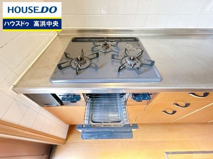 『3口コンロ』になっているので、主菜・副菜・汁物を同時に調理でき、お料理の効率UP!!!育児でバタバタ忙しいママに嬉しい♪