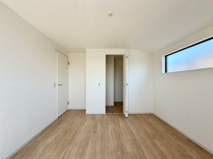 〈6.3帖〉たっぷりの収納スペースで快適に暮らせそう