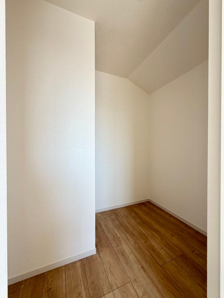 気が付くと増えているお洋服の収納や、大型荷物の収納に便利なWIC♪