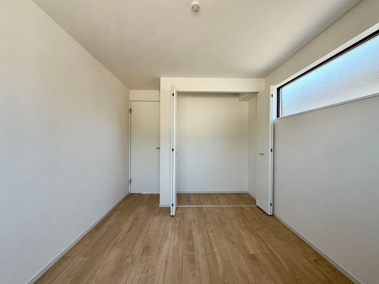 〈5.2帖〉大切な衣類を収納できる大型クローゼットが便利です