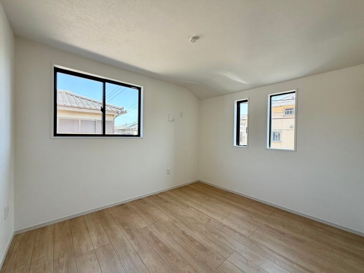 〈5.5帖〉木のぬくもりがやさしいフローリングが安心感をかもしだします♪