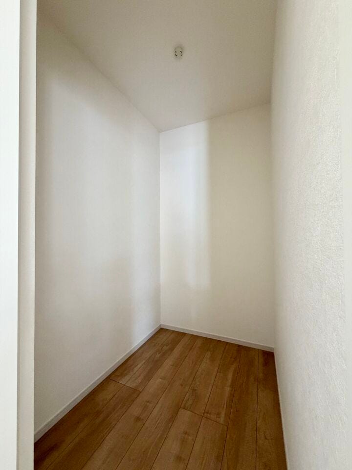 洋服はもちろん、季節ごとに使用する家電製品も収納できたり、お子様の節句などに必要な物を収納するスペースとしても活躍します。