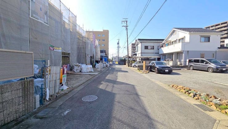 車がスピードを出しにくいため、交通事故のリスクが低減されます。歩行者や自転車が安全に通行しやすい環境です!