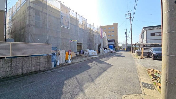 大型車や多くの車両が通行することが少なく、静かで落ち着いた環境が得られます。特に小さなお子さんがいる家庭では安心です!