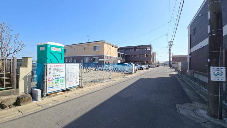 車がスピードを出しにくいため、交通事故のリスクが低減されます。歩行者や自転車が安全に通行しやすい環境です!