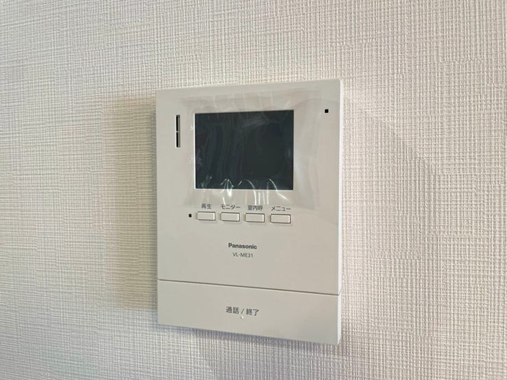 来訪者をTVモニターで確認でき防犯面も安心なTVモニター付インターホン♪録画機能付なので、留守中にどんな人が訪ねてきていたのかもちゃんと把握できるので安心☆