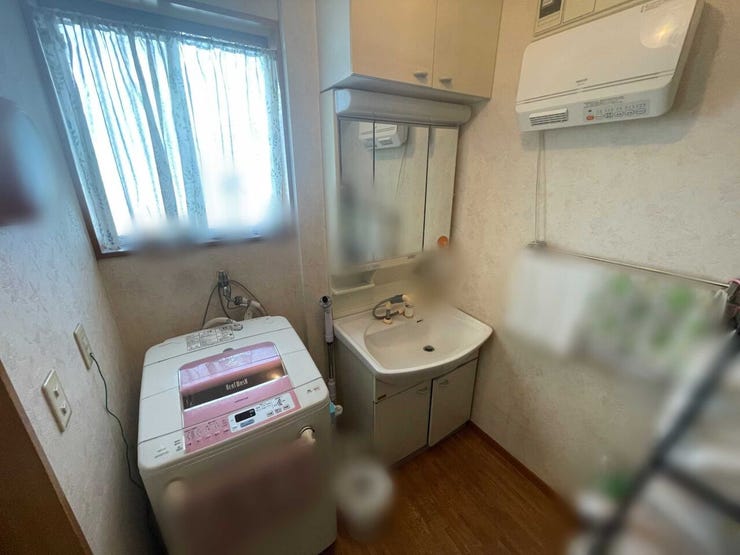 広々とした洗?スペースで、朝の準備もストレスフリー。