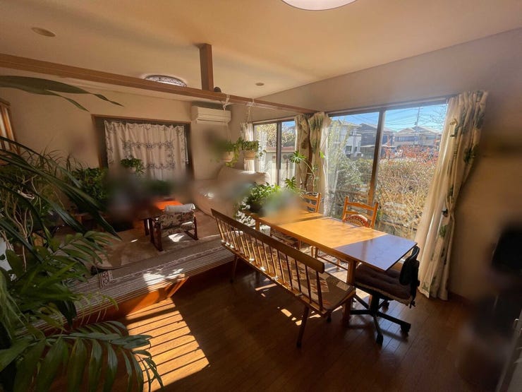 ?当たり良好で広々としたリビング。家族との団らんやホームパーティにもぴったり。