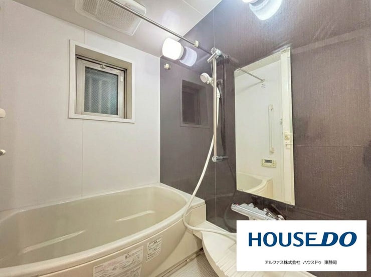 浴室は横幅がしっかりとられており、
圧迫感のない浴室♪