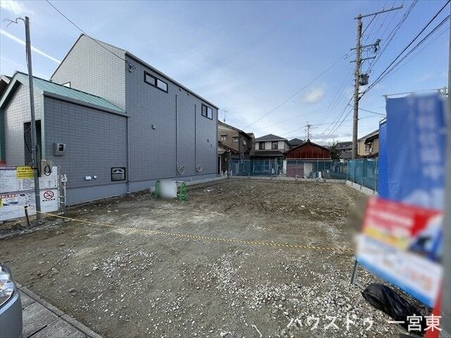 まだ更地の状態ですが、これから建築が始まっていきます。間取り図を見ながら、どんな外観や内装になるのか想像するのも楽しいですね。