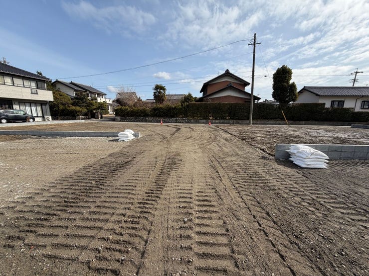 駐車台数2台!並列駐車なので、安心して出し入れできます!